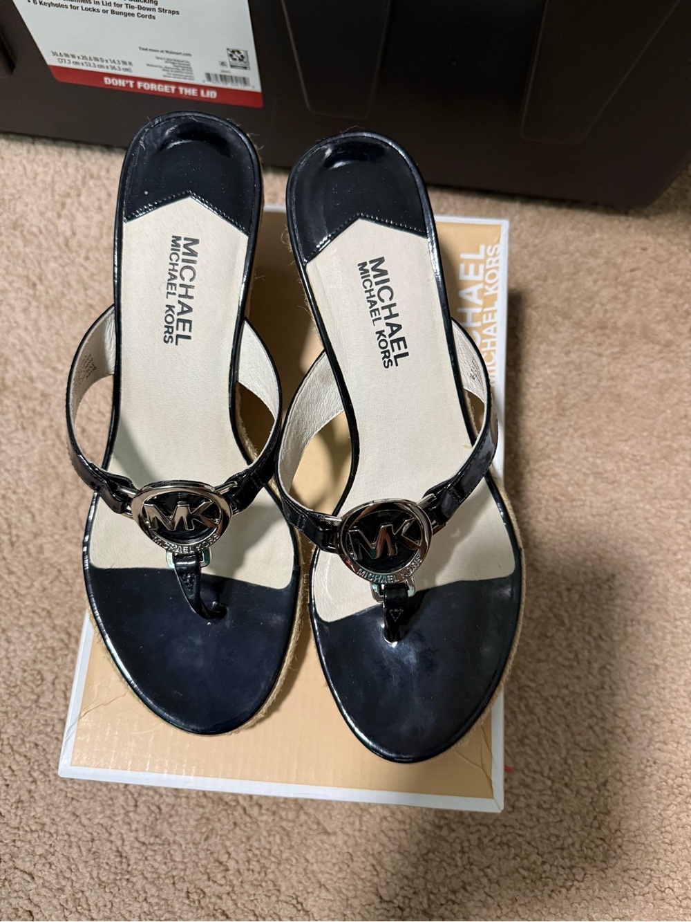 Mi Black Patent Thong Heels with Gold Logo Accent